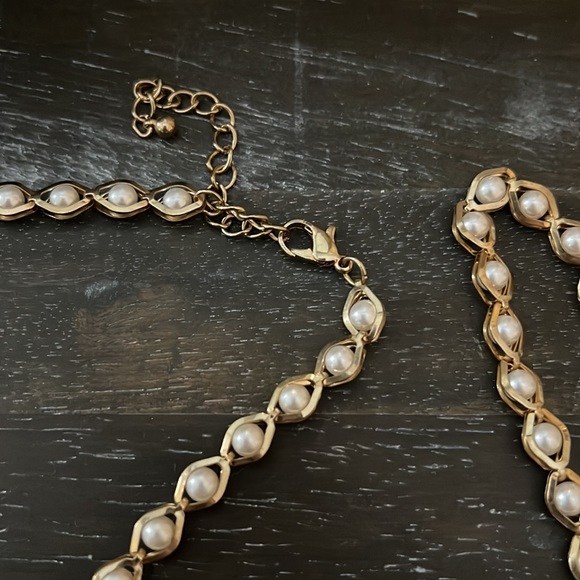 Pearl and Gold Necklace - Picture 2 of 5